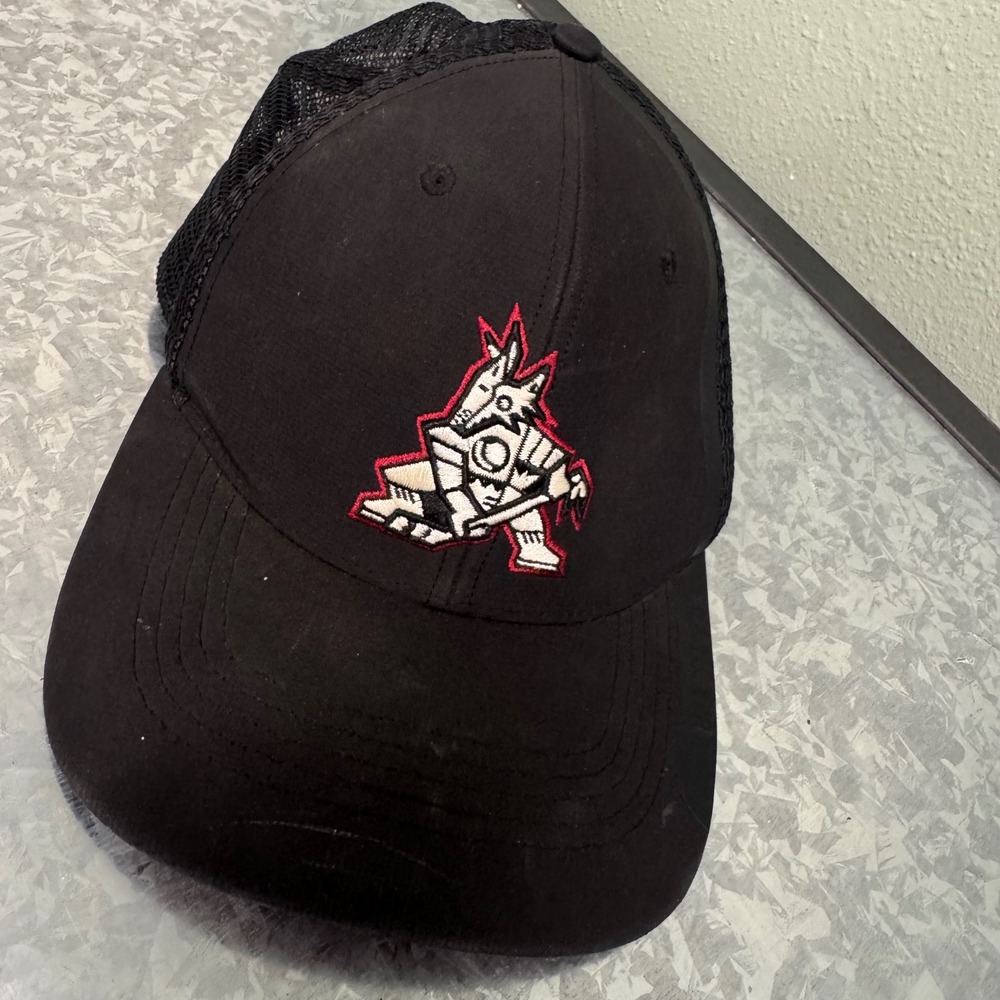 '47 Arizona Coyotes Trucker Hat Mens OSFM Black Excellent Kachina Logo Snapback